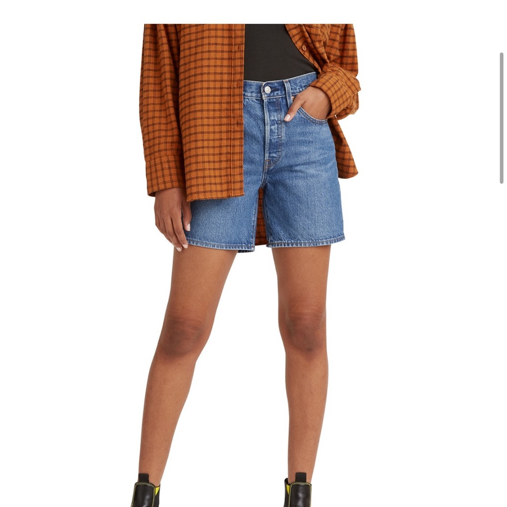 Levi’s 501 mid thigh shorts